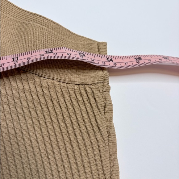 Tan Ribbed Halter Top a35 - Picture 4 of 6